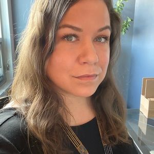 Meet your Posher, Lauren